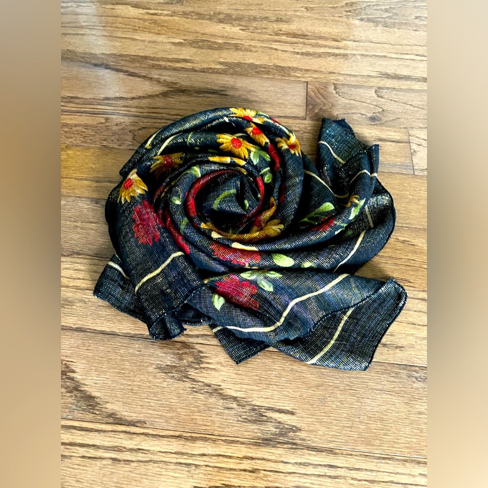 Vintage 80-s floral scarf/shawl with metallic threads preowned in good condition